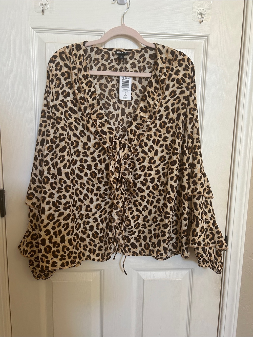 Torrid Leopard Print Tie-Front Ruffle Top | Size 1X Blouse in Tan and Brown.